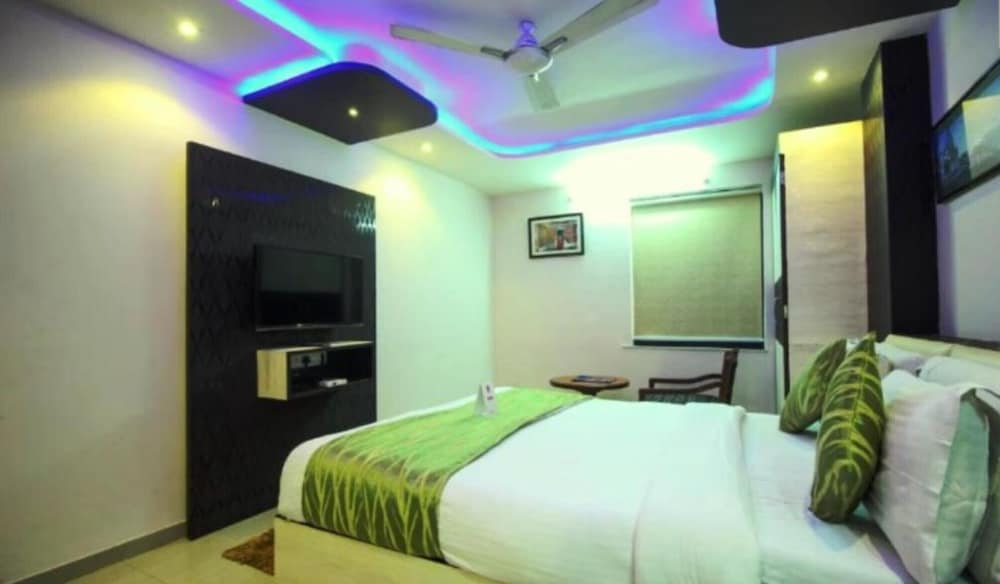 HOTEL SADHBHAV 31/49