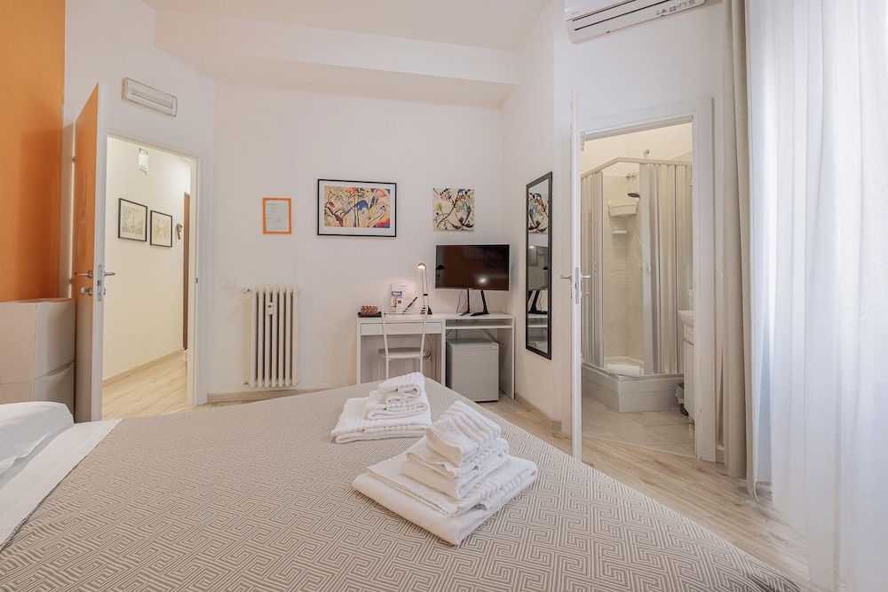 Damiani Sister Guest House 20/50