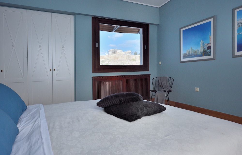 Karyatis Luxury Maisonette By K&K 12/50