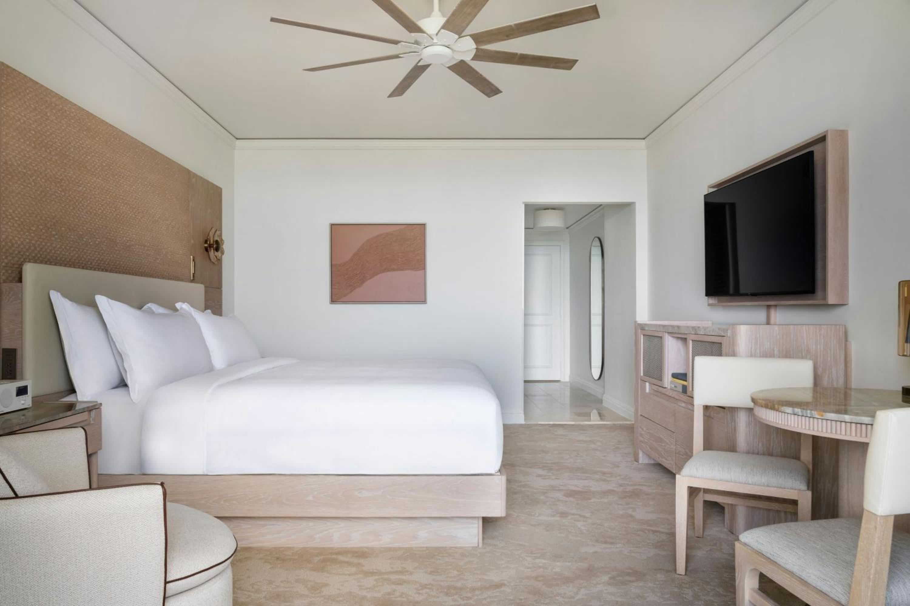 1 Bedroom, Suite, King Bed, Ocean Front, Sofa، The Ritz Carlton Key Biscayne 2/6
