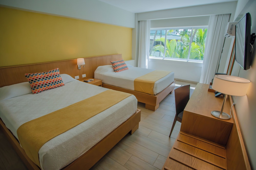 Coral Costa Caribe Beach Resort - All Inclusive 23/101
