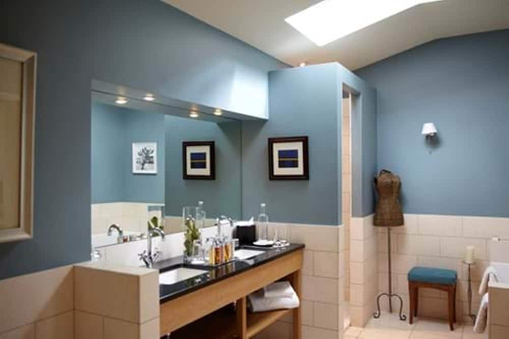 Feversham Arms Hotel Verbena Spa 70/75