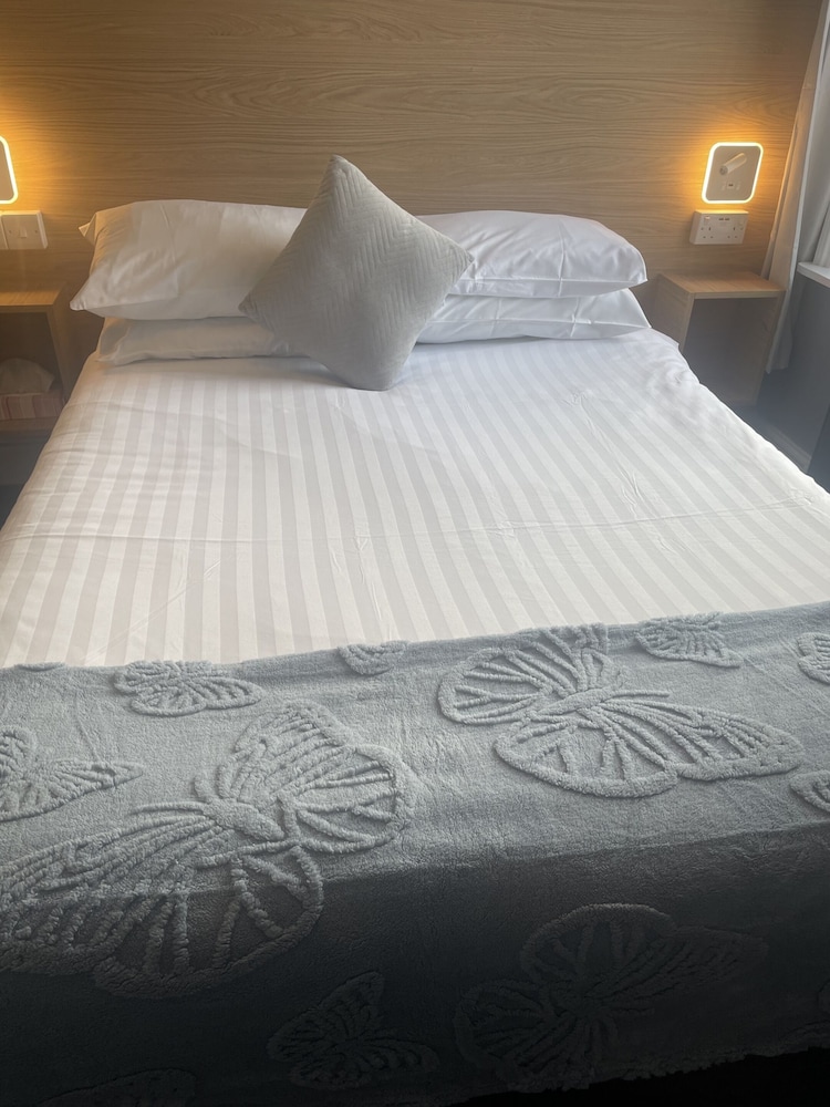 OYO Diamonds Inn 50/70