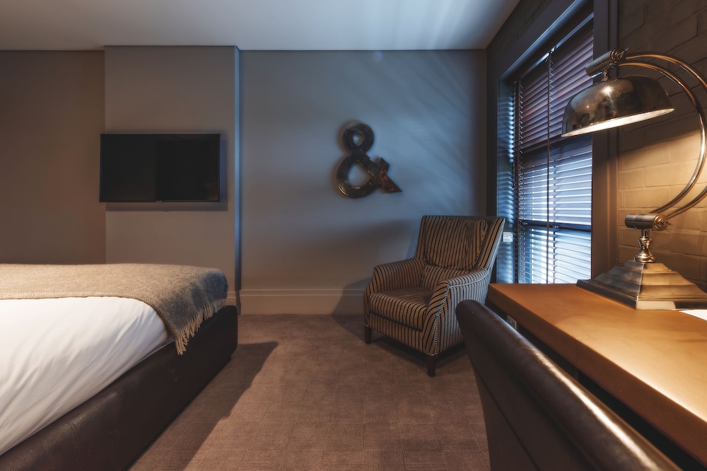 SUPERIOR, KING BED