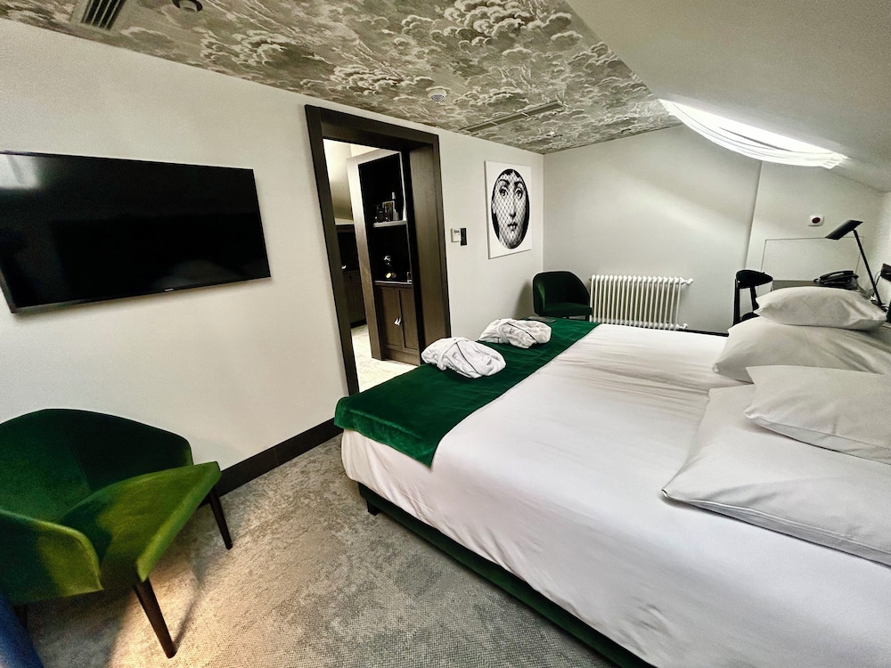 Junior Suite, Studio, King Bed, Sofa, Small