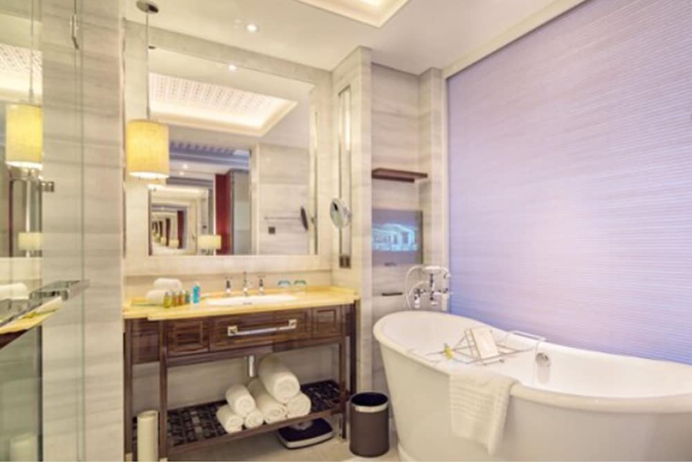 Grand Bay Hotel Beijing 69/70