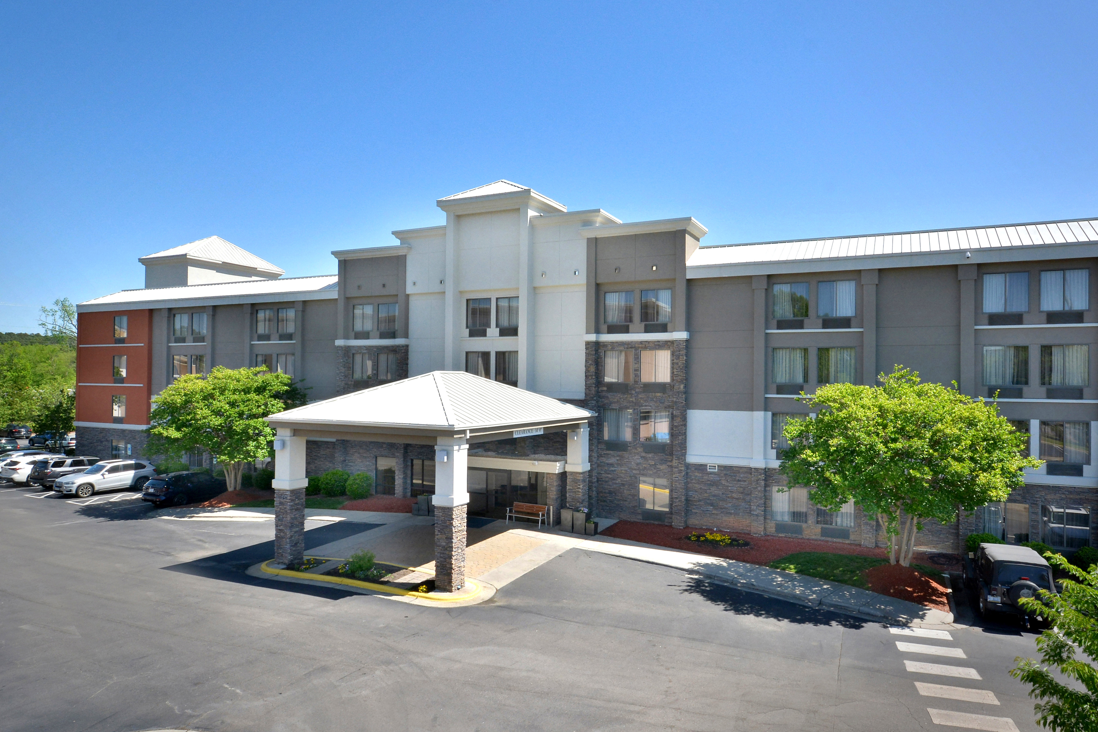 Holiday Inn Express Raleigh-Durham Airport 24/25