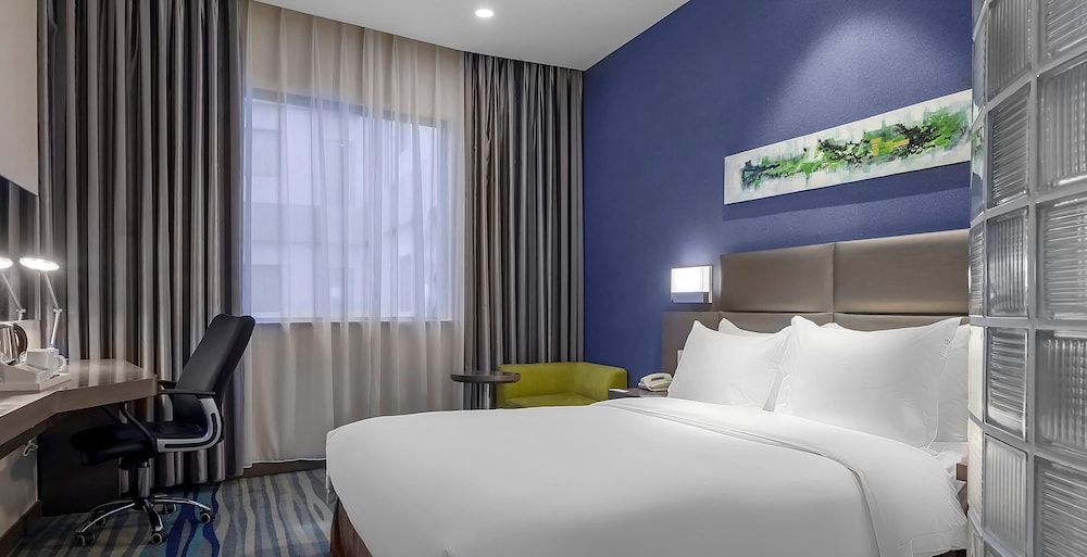 Standard, Queen Bed, Atrium View، Holiday Inn Express SHENYANG NORTH STATION 4/8