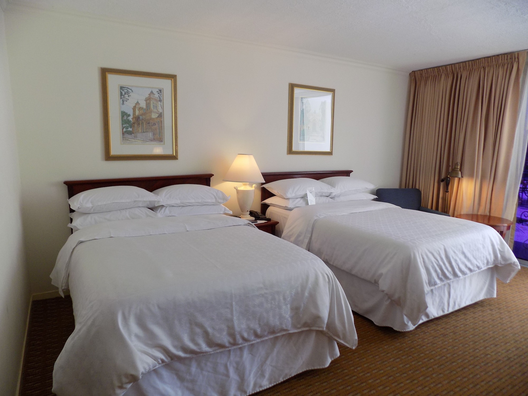 Club, 2 Queen Beds, Concierge Level