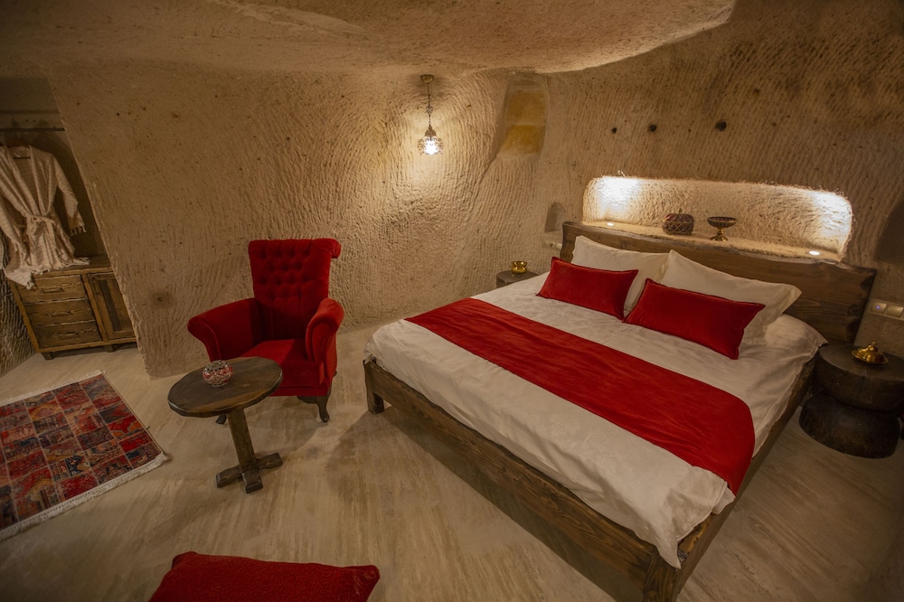 Maks Cave House 8/50