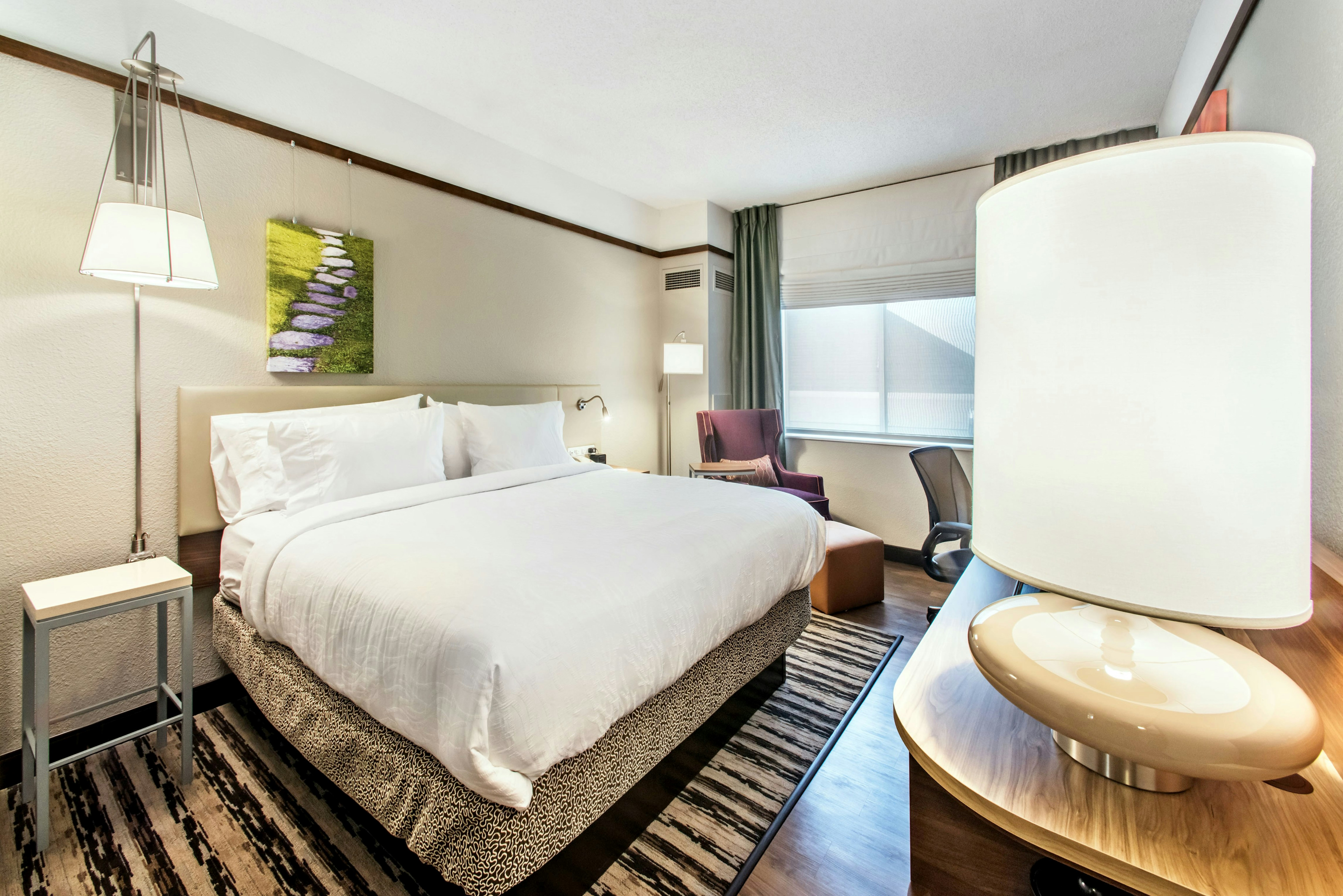ROOM, QUEEN BED