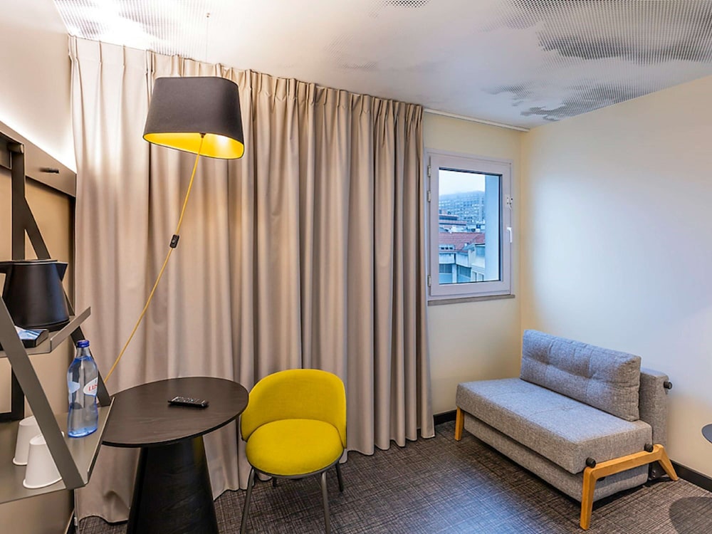 IBIS BARCELONA AEROPUERTO VILADECANS 37/62