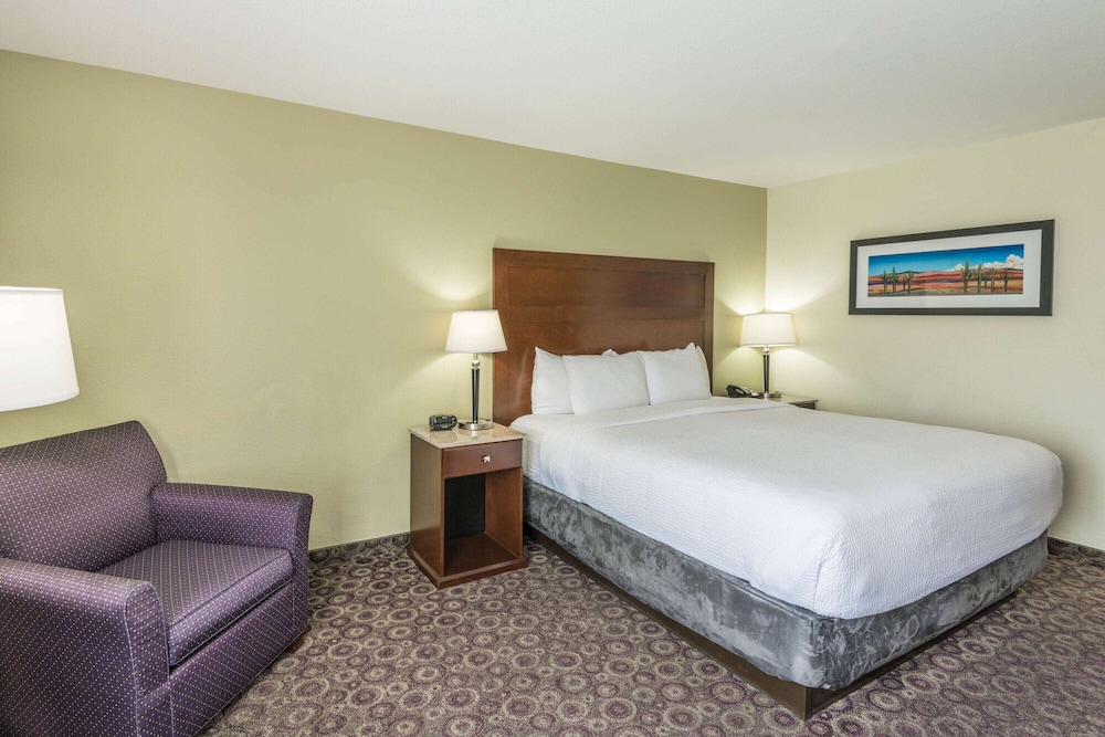 La Quinta Inn & Suites by Wyndham Las Vegas Airport South 14/46