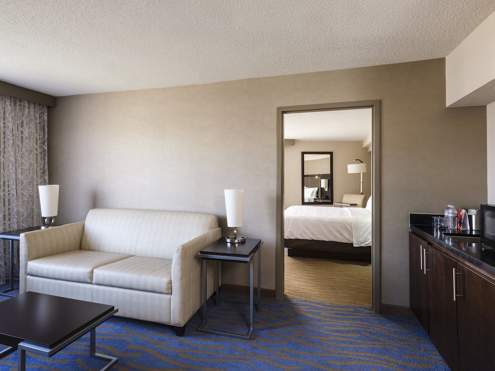 Holiday Inn Washington Capitol - Natl Mall, an IHG Hotel 33/77