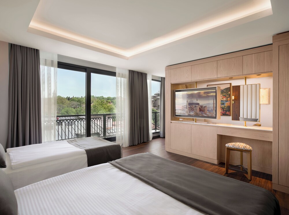 Shining Star Hotel 12/50