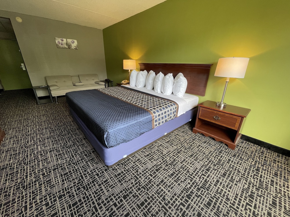 Wingate by Wyndham Lake George 16/63