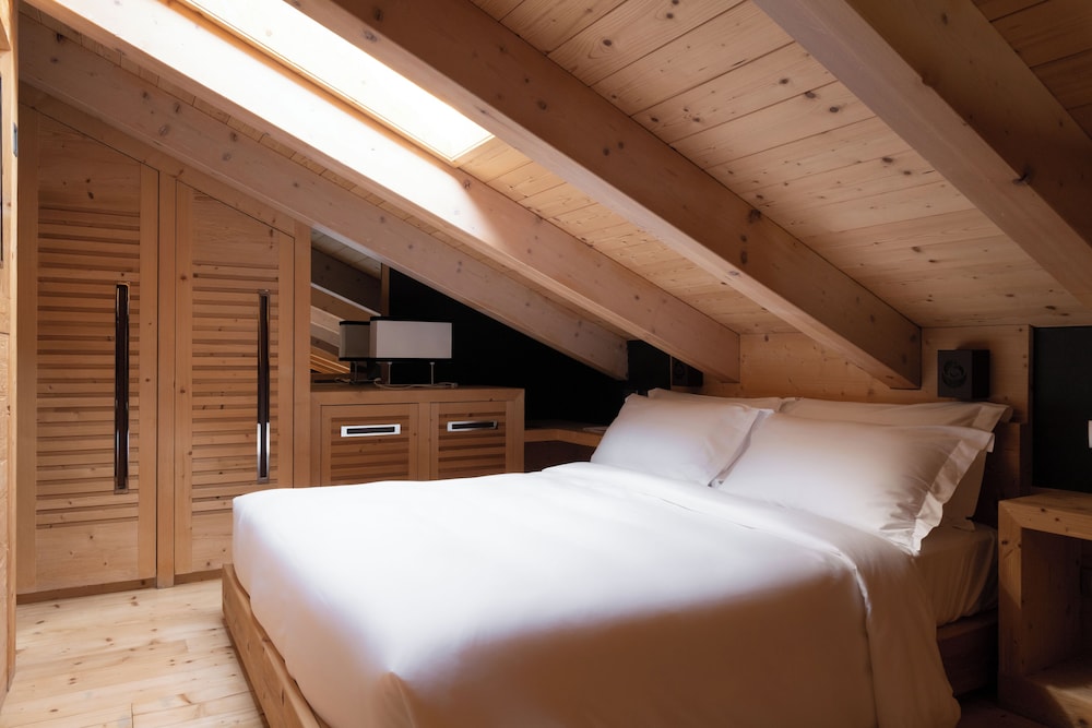Loft, Deluxe, 2 Queen Beds, Two Story, Balcony