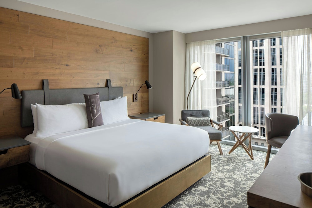 ROOM, KING BED, CITY VIEW