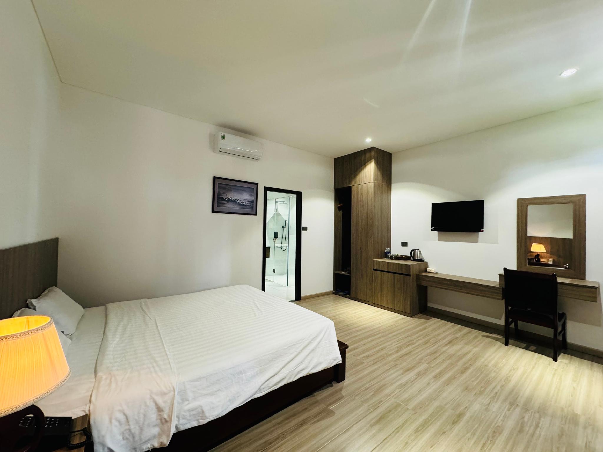 Room, Hill Side