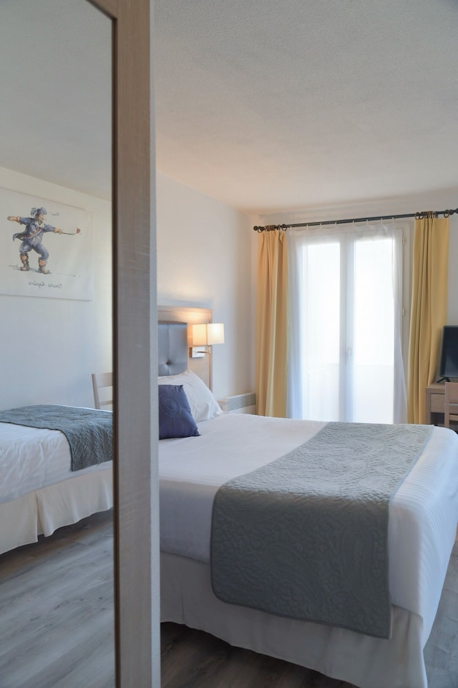 LOGIS HOTEL LES COMTES DE PARDIAC 7/34