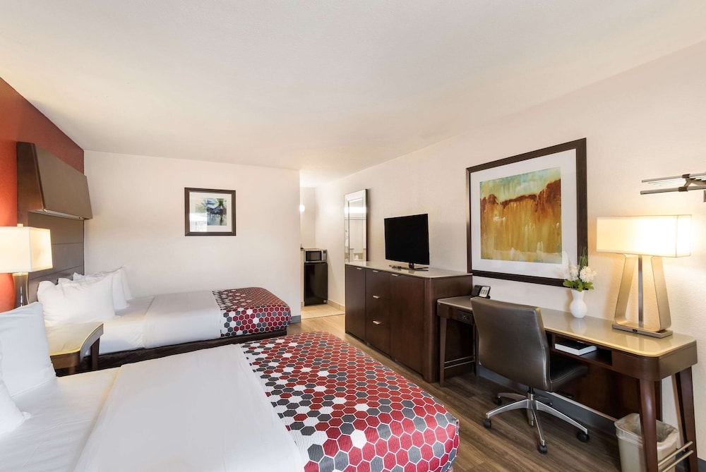 Econo Lodge Washington NC North 20/32