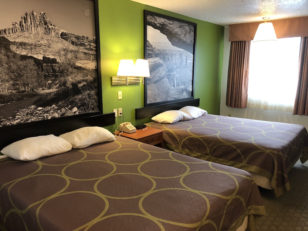 Super 8 by Wyndham Price 3/29
