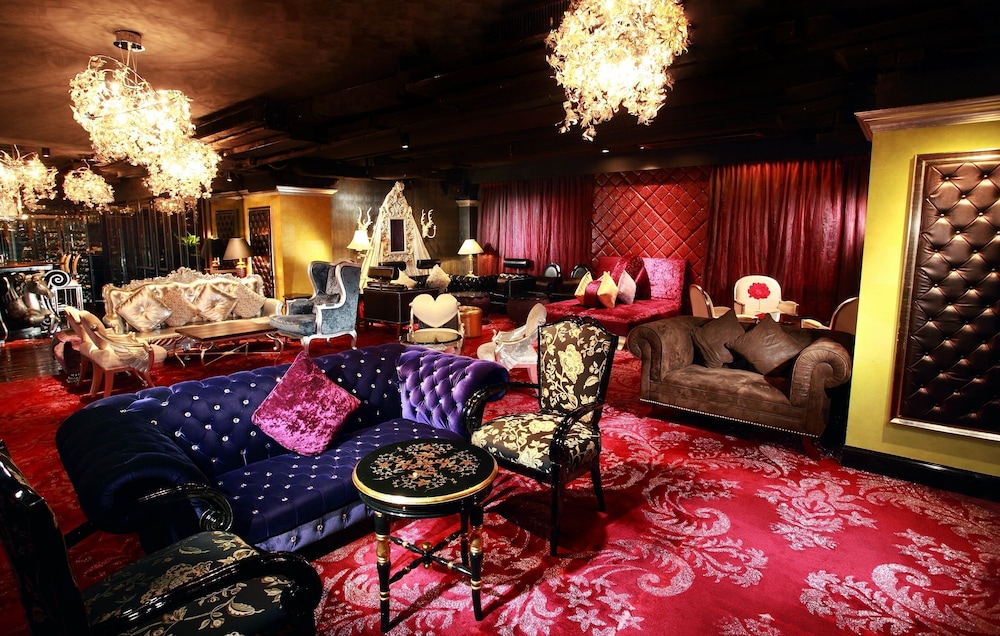 The Luxe Manor Hotel 27/41