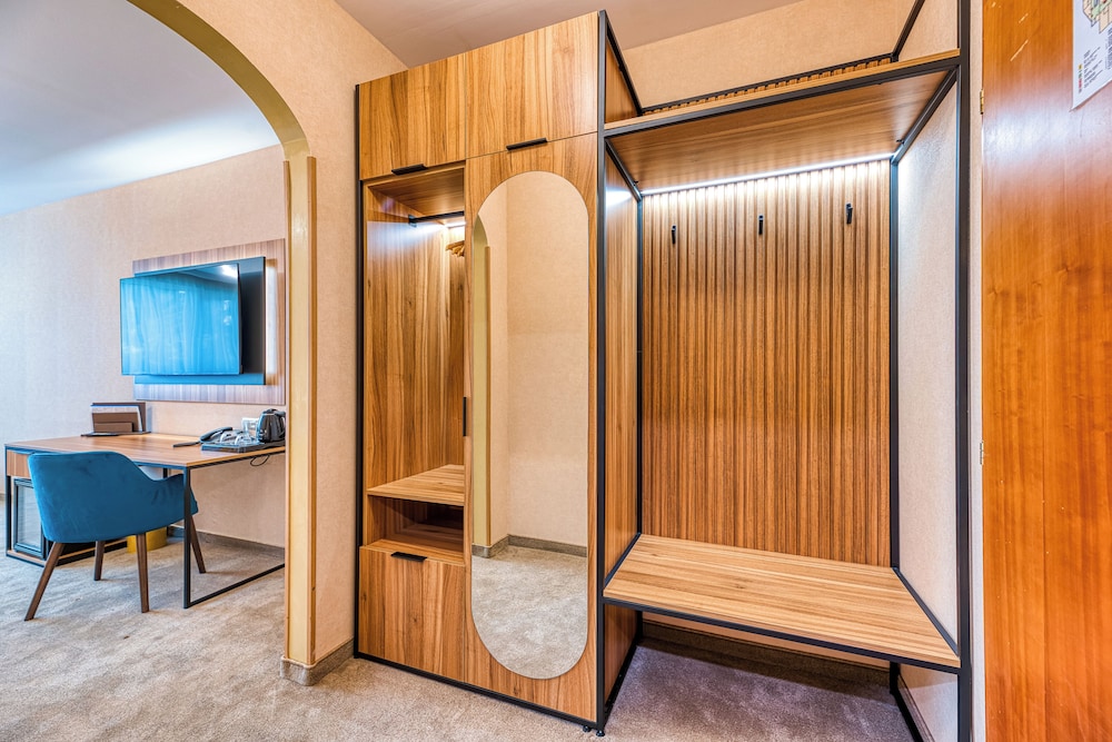 Montecito Hotel Sofia 62/73