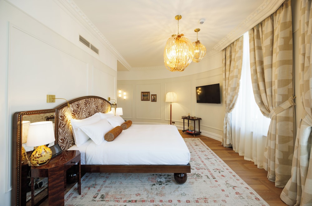 SIGNATURE, ORCHID, SUITE