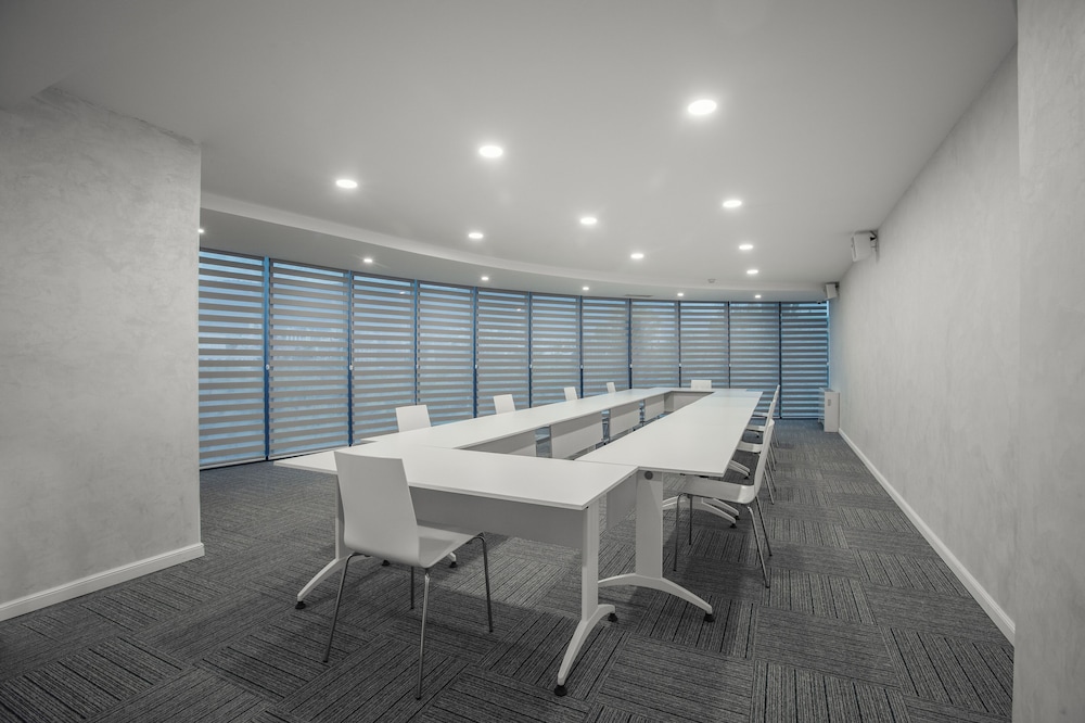 Meta Business Hotel 43/50