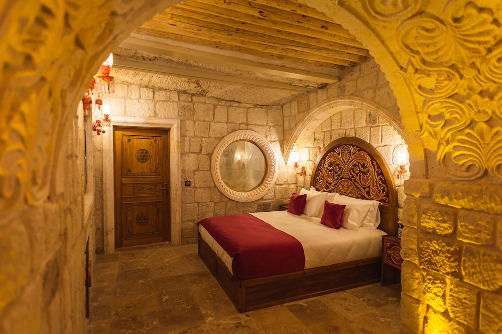 Solo Cave Suites 21/61