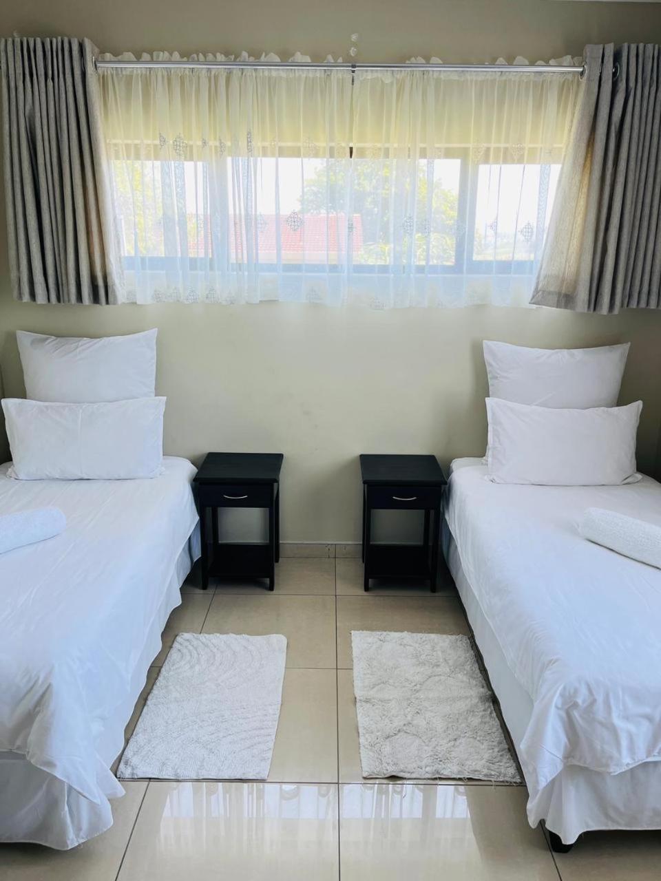 Langelihle Accommodation in Margate 9/37