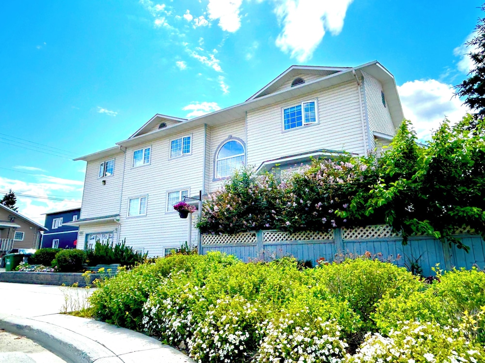 Midnight Sun Inn 2/47