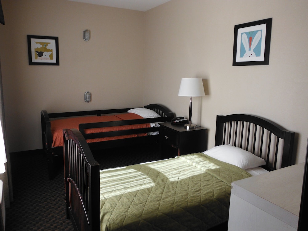 Holiday Inn Express Hotel Suites Clinton 5/25