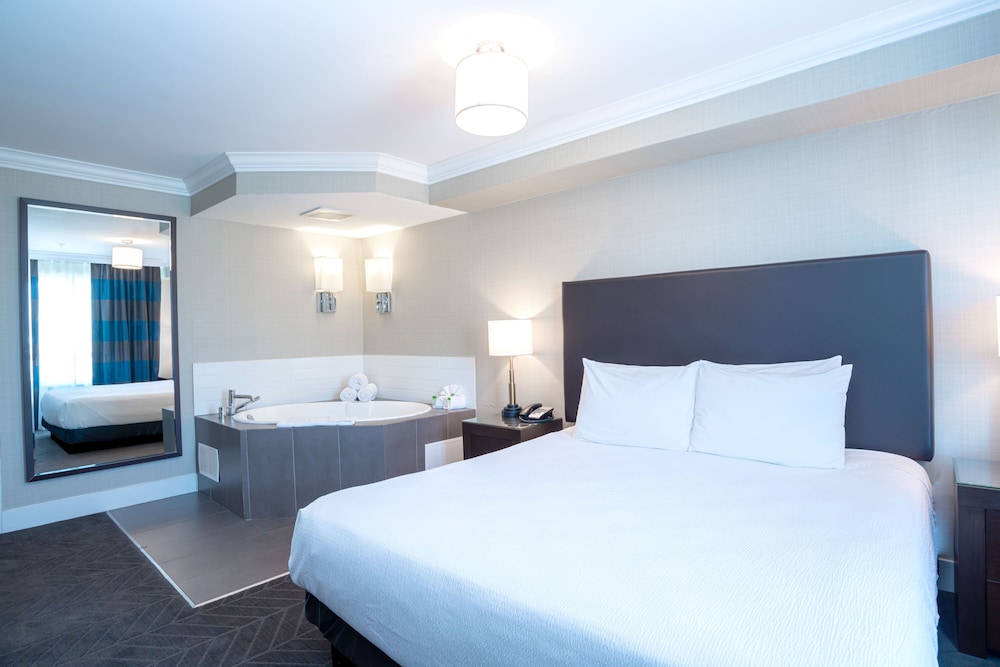 Jacuzzi Suite, 1 King Bed, Kitchen