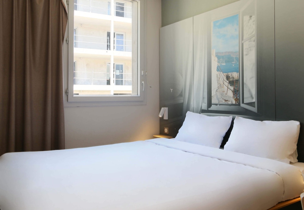 ROOM, DOUBLE BED