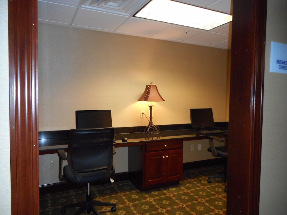 Holiday Inn Express Hocking Hills Logan 65/72