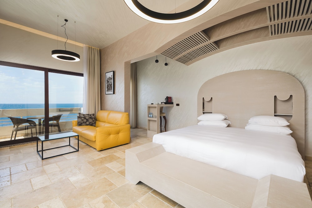جناح بسرير كينج بإطلالة على البحر بجاكوزي، Radisson Resort Ruza Vjetrova 3/10