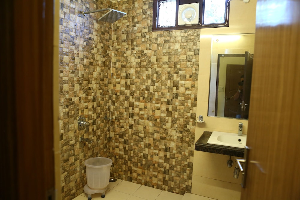 Oyo Rooms Mussoorie Library 35/38