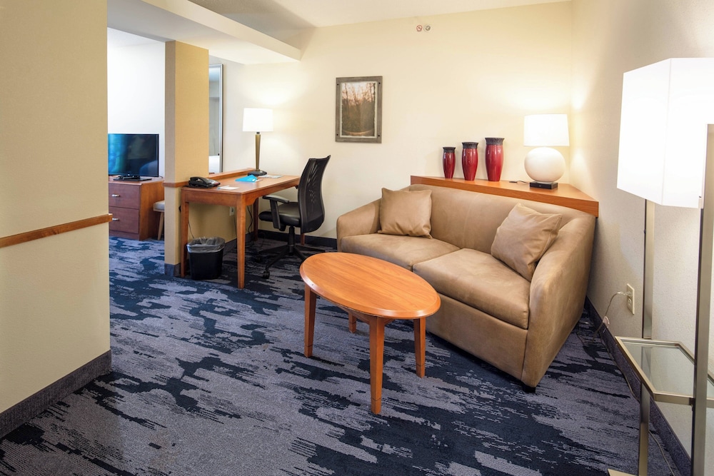 Fairfield Inn & Suites South Boston 41/68