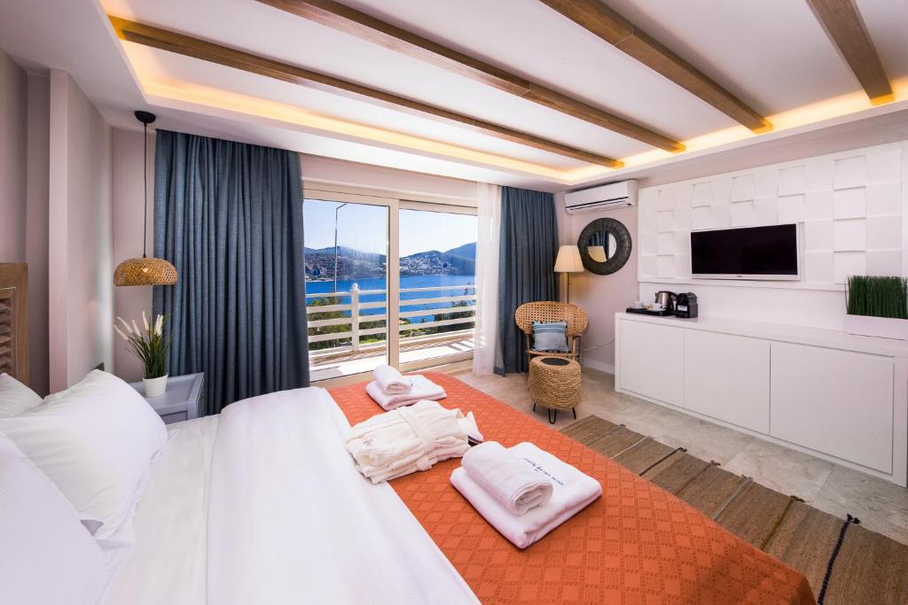 Deluxe, Pool and Sea View 2/10