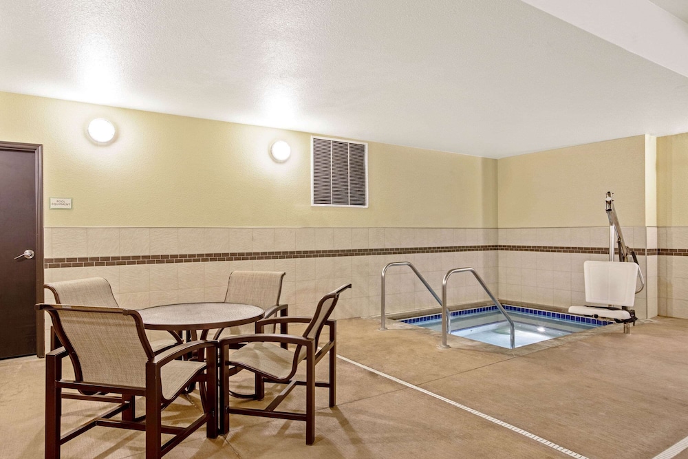 La Quinta Inn & Suites by Wyndham Gillette 32/47