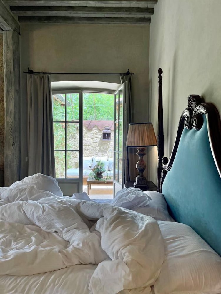 Suite, King Bed, Pool Side