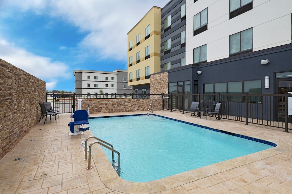 Fairfield Inn & Suites by Marriott Waller 26/28
