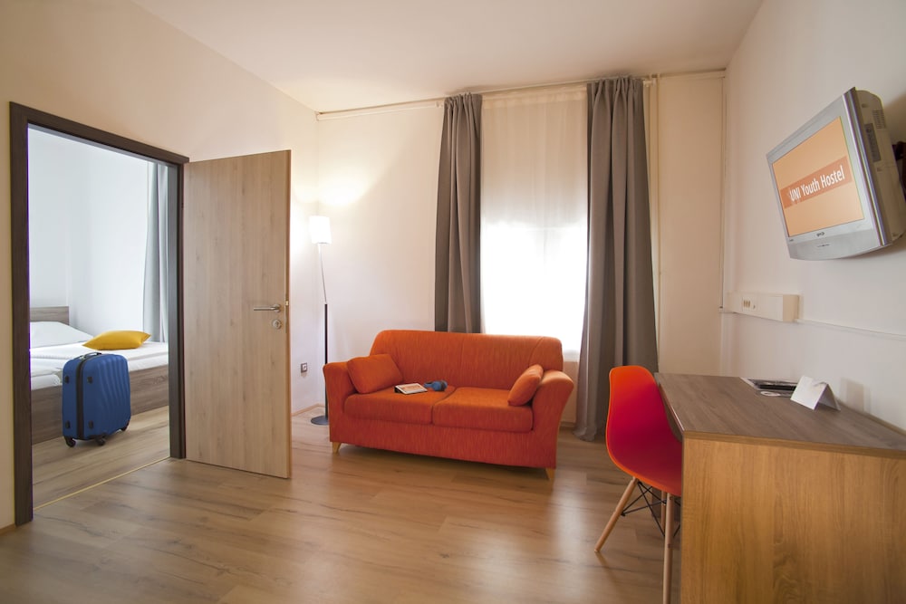 Hostel Uni 24/34