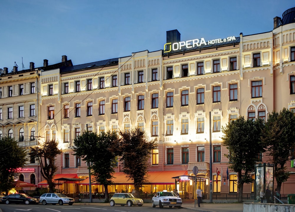 Opera Hotel 3/50