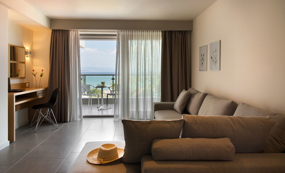 Ostria Sea Side Hotel 23/43