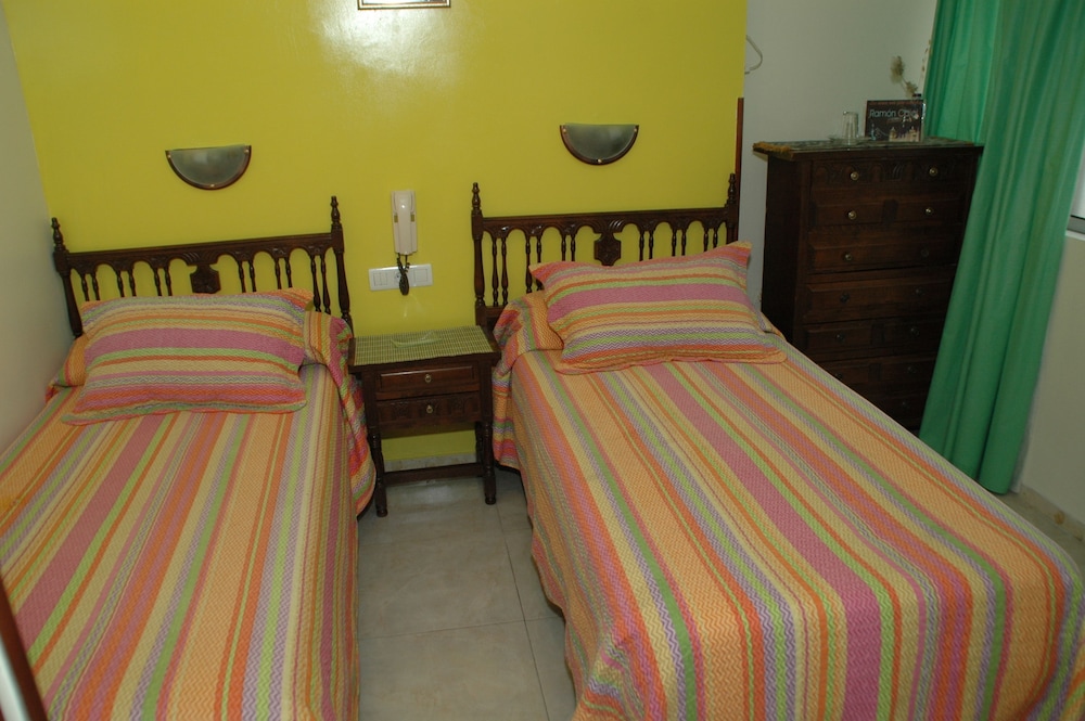 Hostal Ramón Y Cajal 16/50