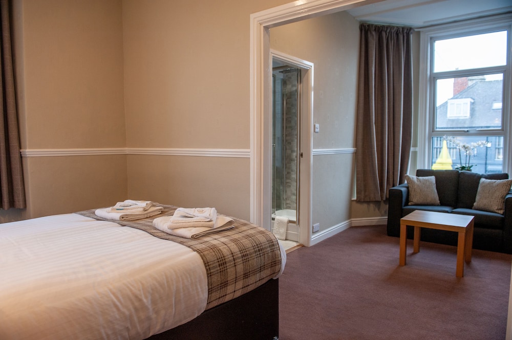 ROOM, DOUBLE BED
