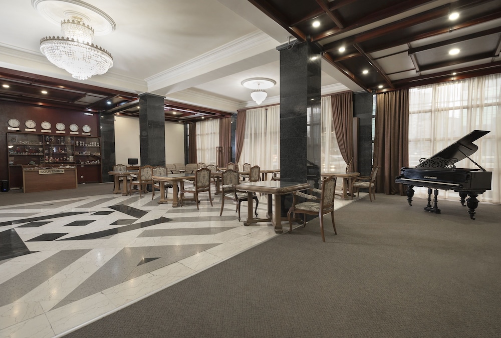Ani Central Inn Ex Silachi 6/66